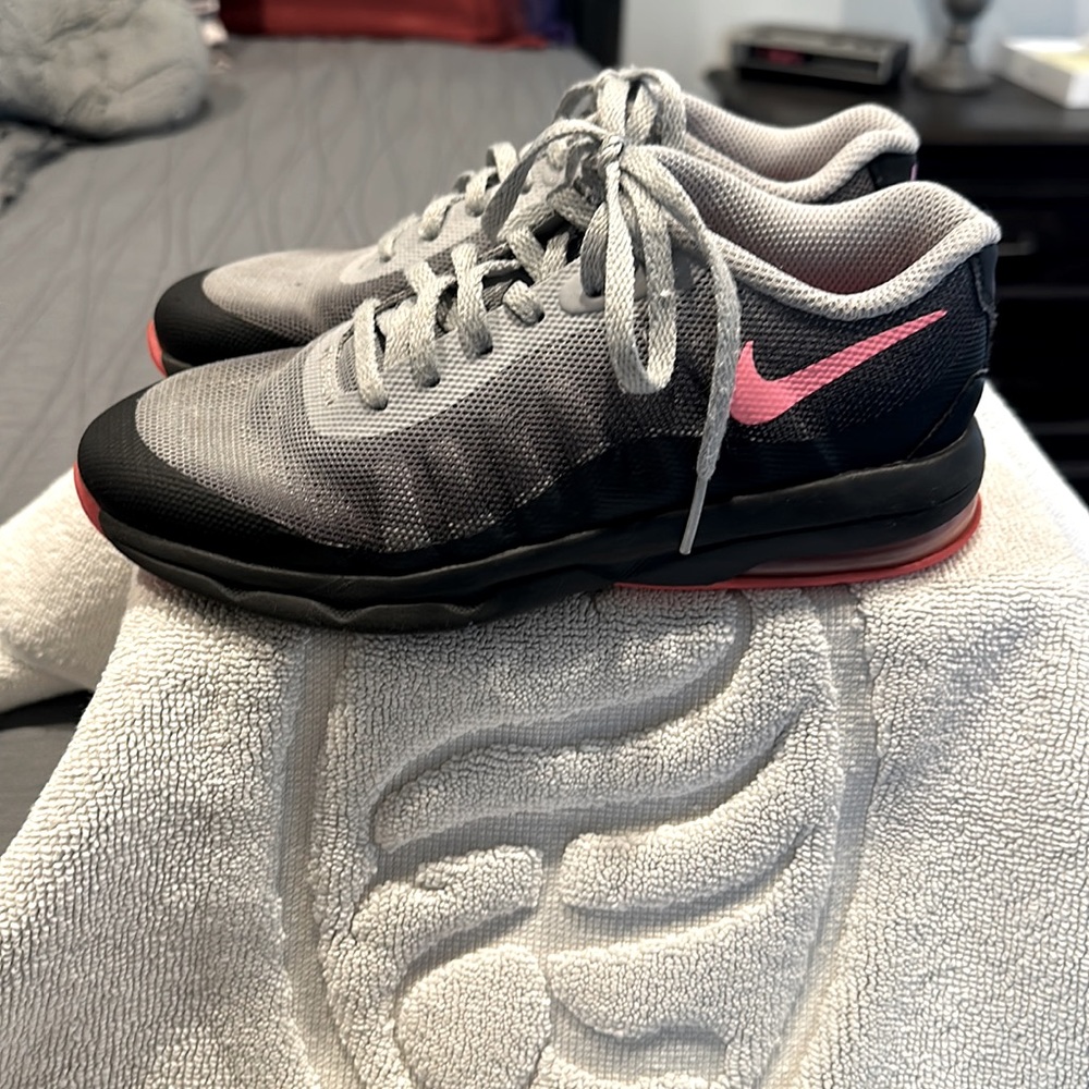NIKE girls. sneakers